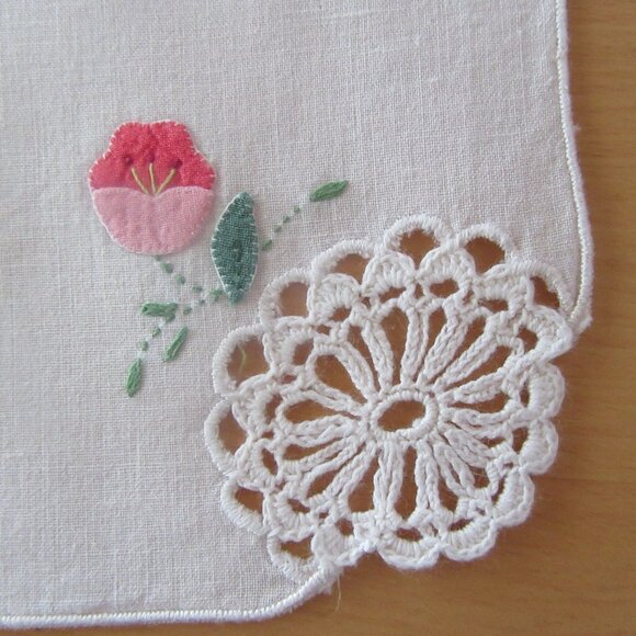 Vintage off white crocheted & hand embroidered luncheon napkins - 10" x 10 1/2" - Picture 5 of 6